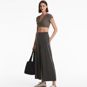 Oysho Wide-leg floaty crop trousers ~ Black